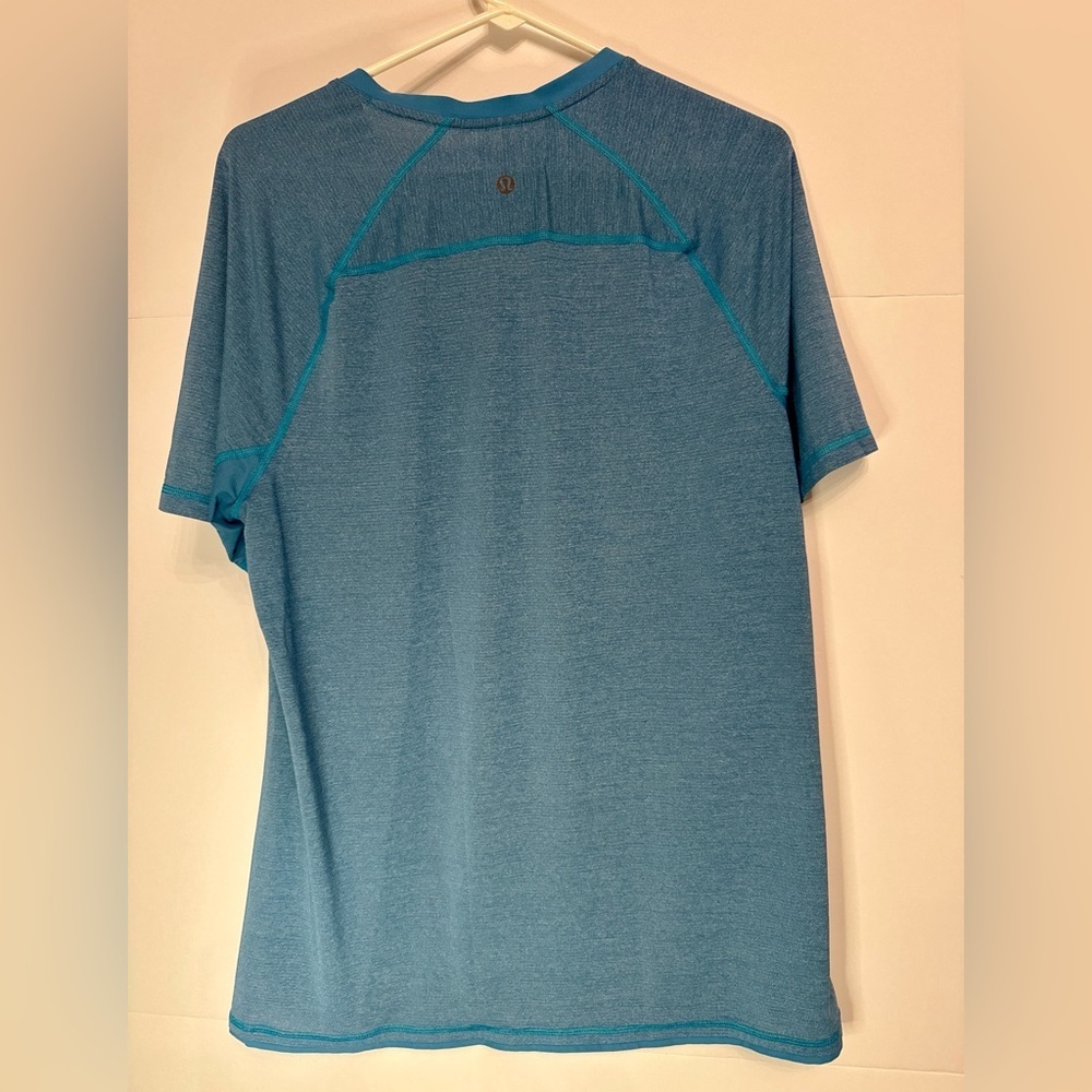 Lululemon Men’s Teal Training Running Gym Shirt Est Large 21x29 Small Hole - Picture 2 of 4